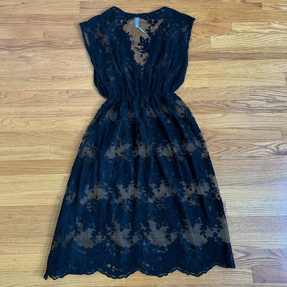 Lace Cover-Up - Picture 8 of 12